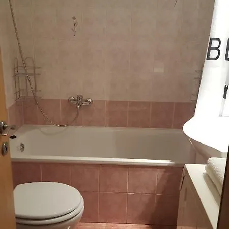 Liget Apartment, Terrace, Free Parking, Ac *