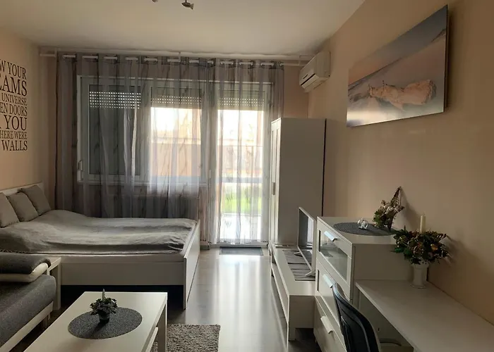 아파트 Liget Apartment, Terrace, Free Parking, Ac