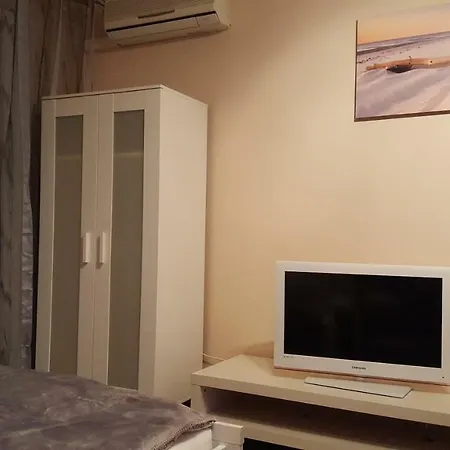 Liget Apartment, Terrace, Free Parking, Ac דירה